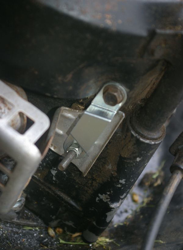 Atco Qualcast Trojan 18S lawnmower Briggs and Stratton 10D902 carburettor exhaust cover